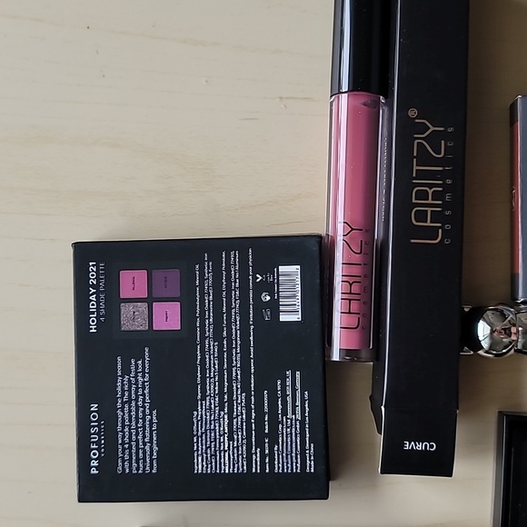 13 Piece New Makeup Bundle Eyeshadow Lipgloss Blush New - Picture 9 of 13